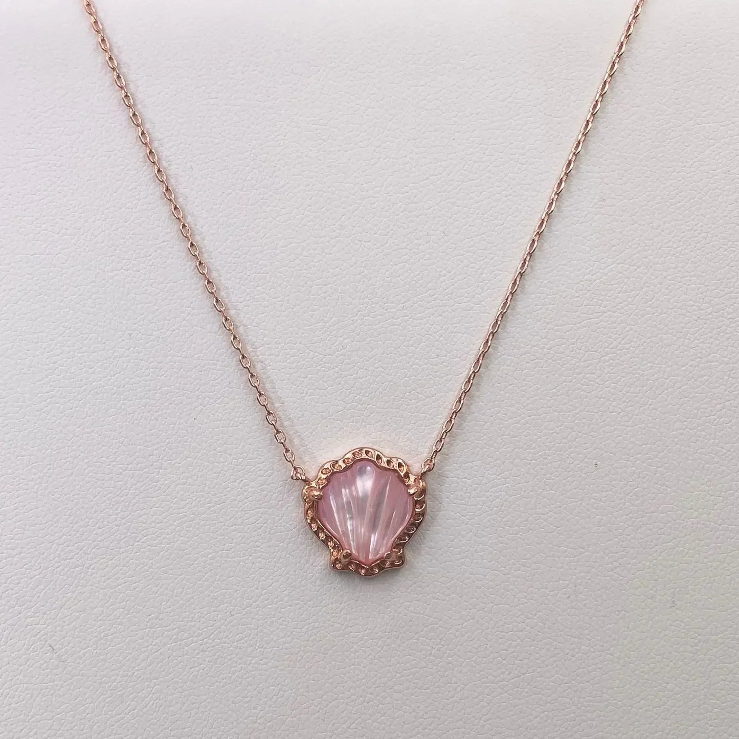 Shell Shaped Pendant Necklace Women Fashion Jewelry Unique Gift Chain