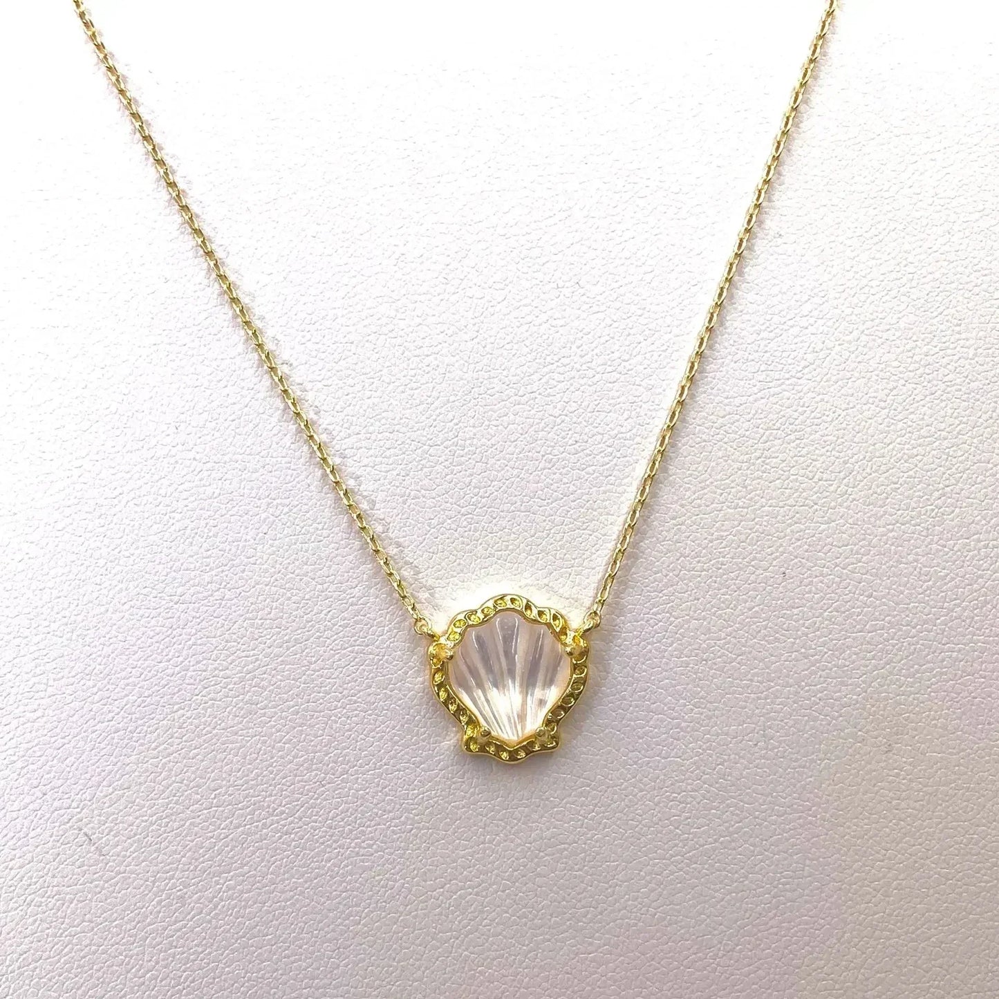 Shell Shaped Pendant Necklace Women Fashion Jewelry Unique Gift Chain